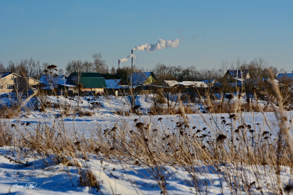 Морозные солнечные дни и дымят трубы над снежным покровом земли... - Sergey (Apg)