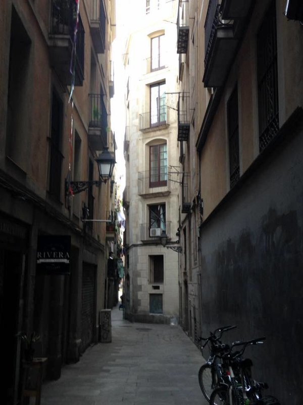 Старые улочки Барселоны. - Елена 