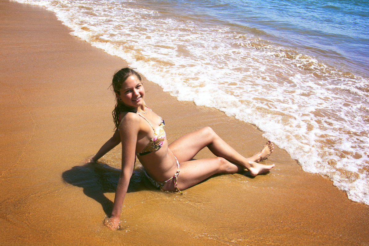 Девушка на пляже - Oleg 