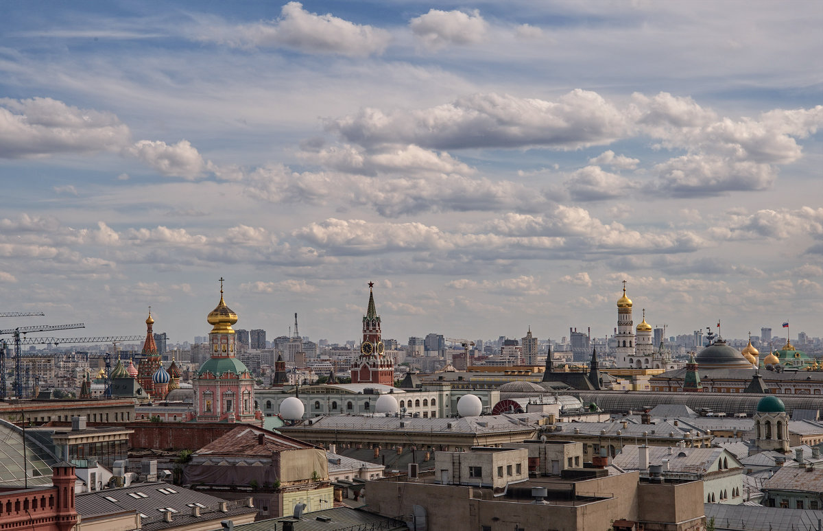 Облака над Златоглавой - Владимир Макаров