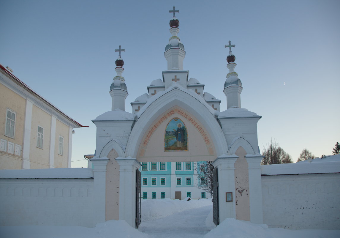 Вход в монастырь - Александра 