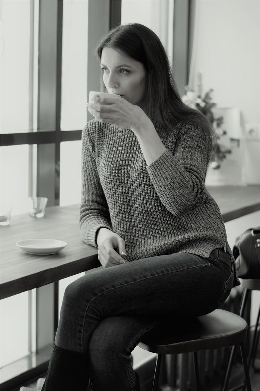 Девушка в кафе - Мария Шевчик