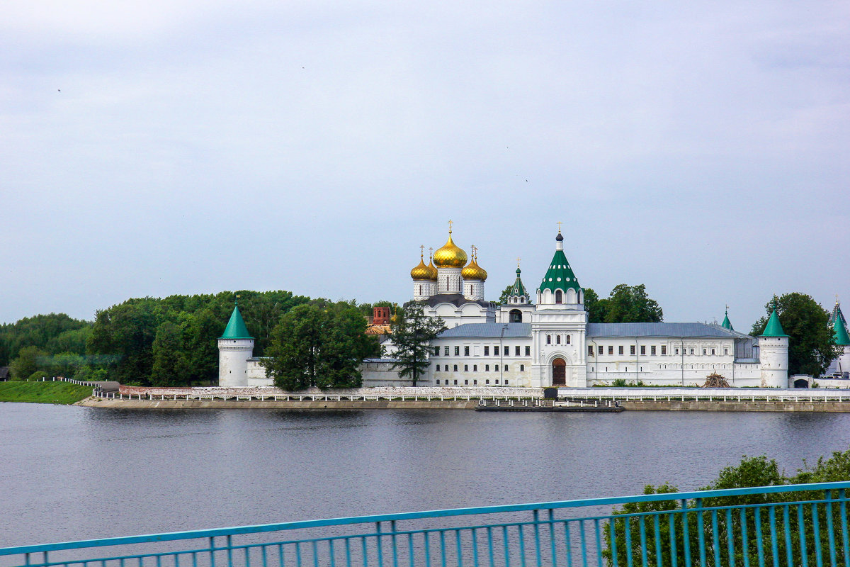 Свято-Троицкий Ипатьевский монастырь в Костроме. - Владимир Безбородов