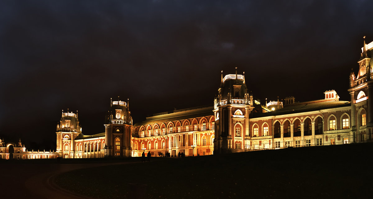 Царицыно в дождливую ночь. Tsaritsyno. Rainy night. - Юрий Воронов