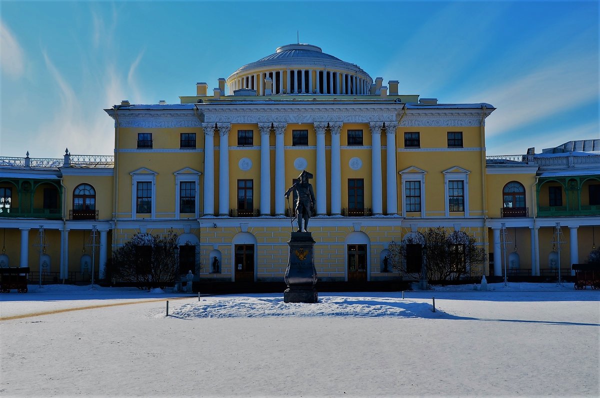 Во дворе Большого Павловского дворца... - Sergey Gordoff