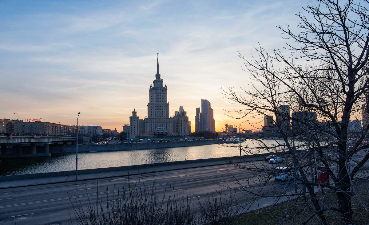 В город пришла весна - Олег Пученков