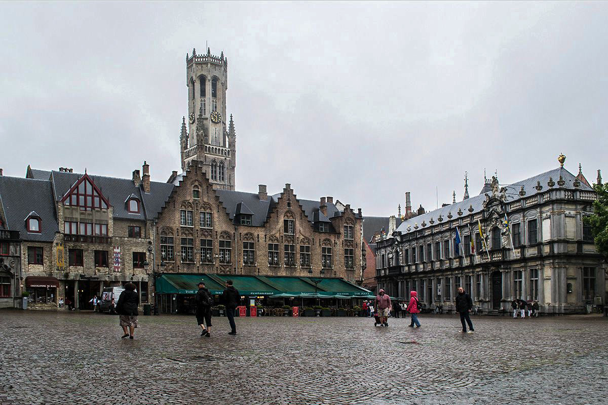 Площадь Бург  с Дозорной башней на заднем плане (Брюгге, Бельгия) - Valentina M. 