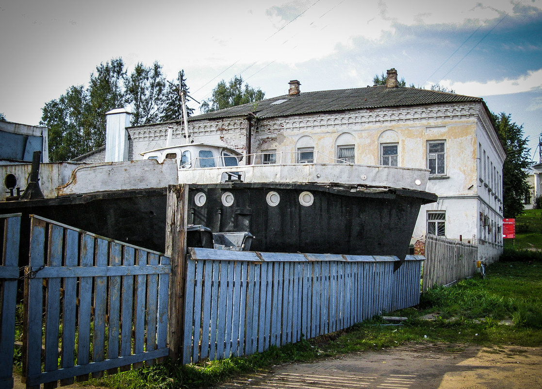 Может и поплыл бы, да в забор уперся... - Владимир Безбородов