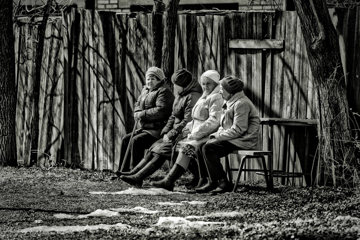 Весна.. Лавочки... Бабушки... - Виталий Левшов