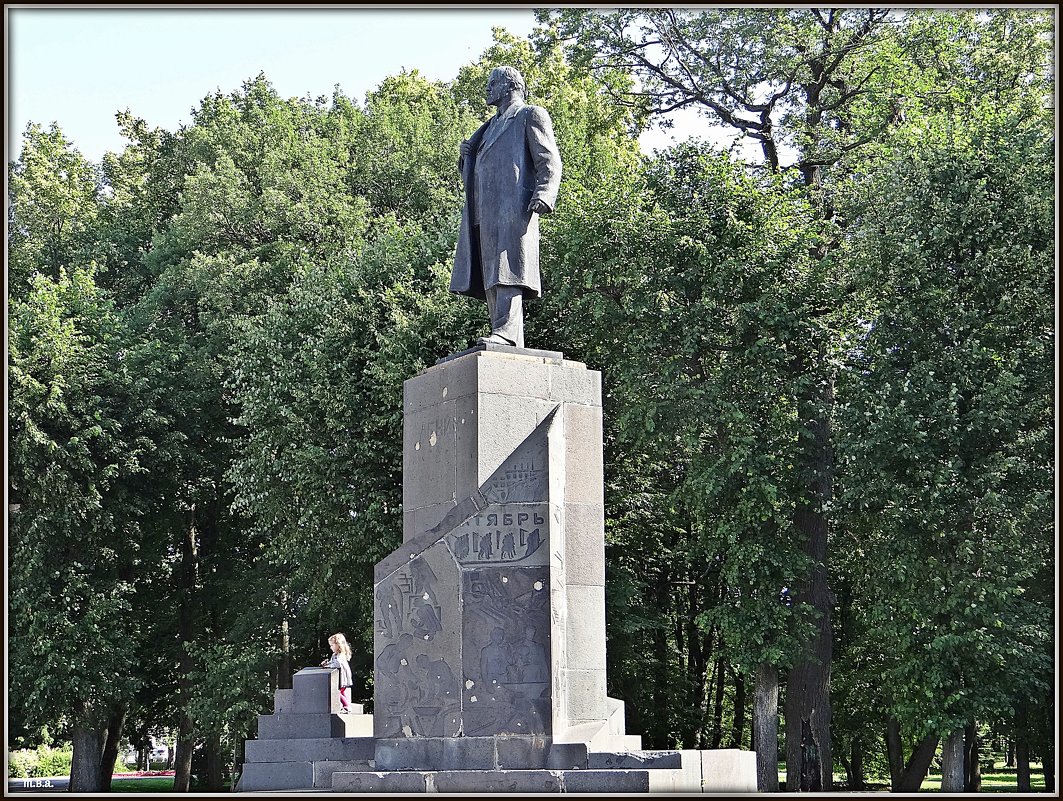 Памятник В.И. Ленину - Вера 