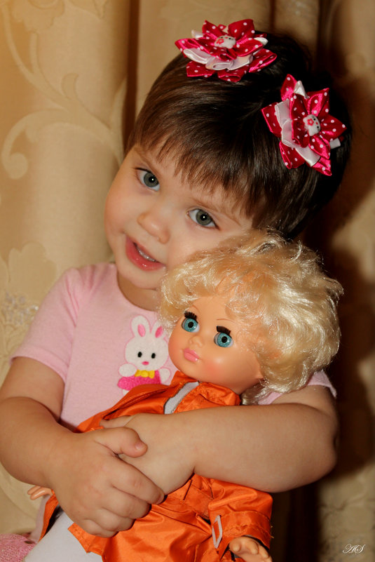 Моя Зайка со своей лялькой..... - Анна Шишалова