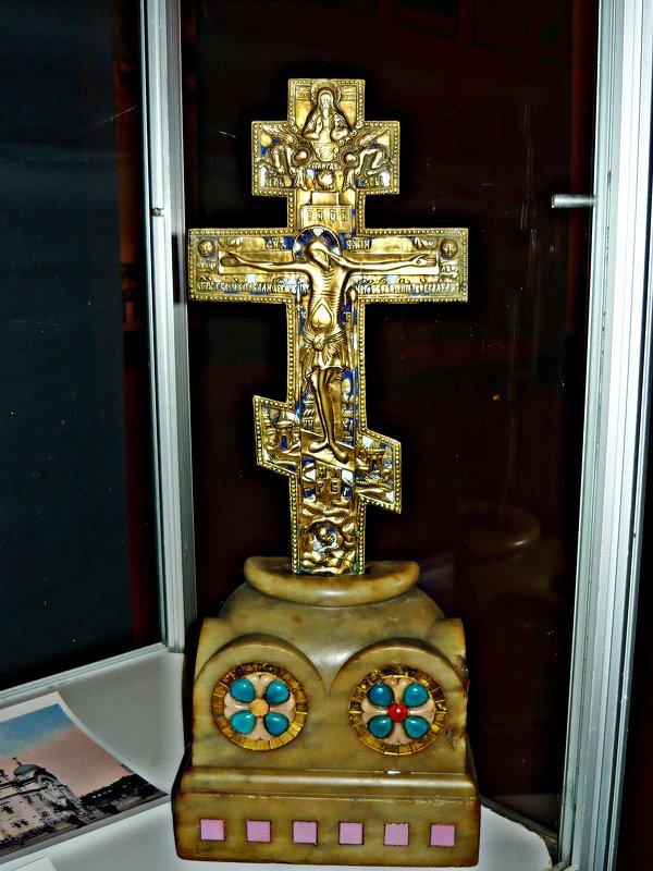 Крест,снятый с купола разрушенной Старочеркасской церкви - Надежда 