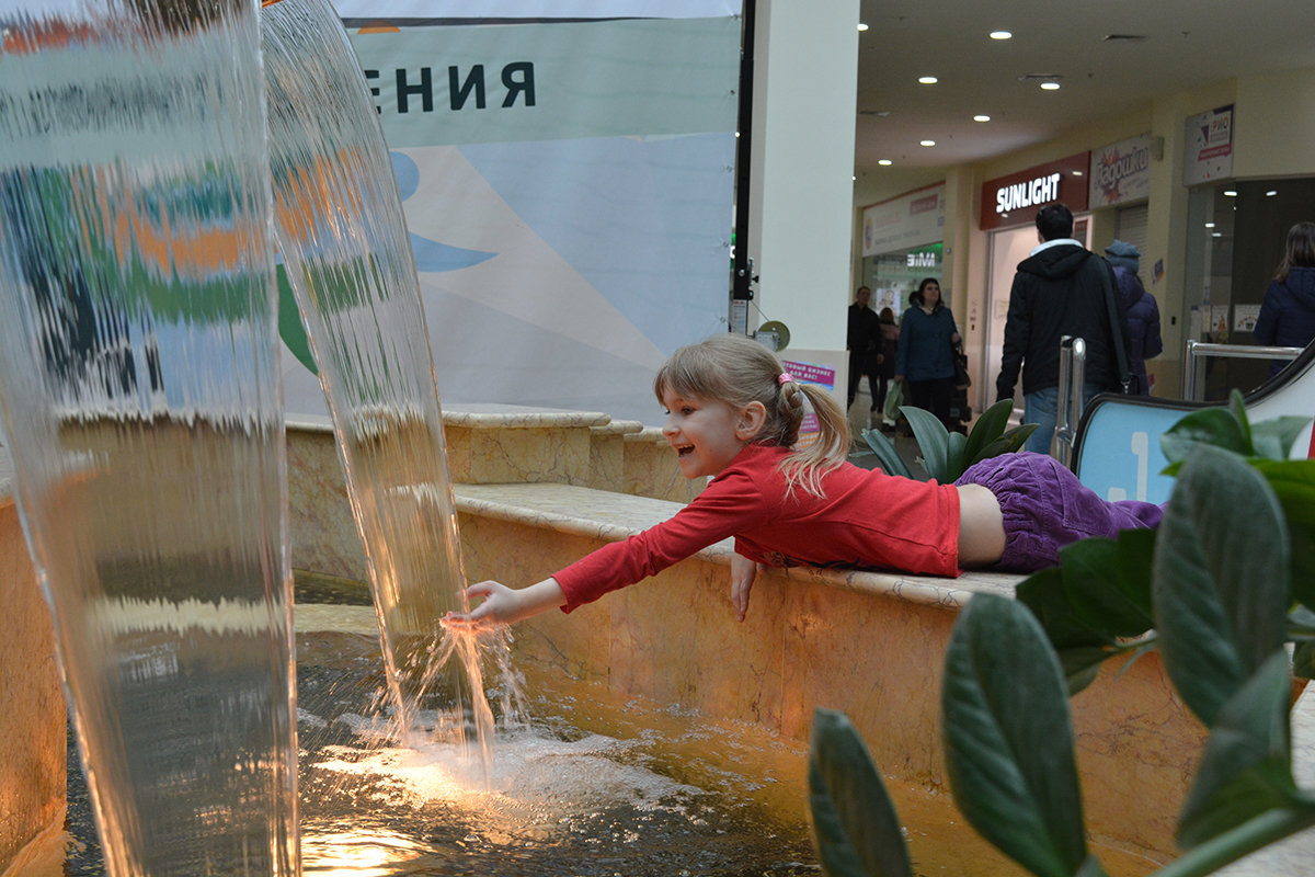 ребенок и фонтан - Татьяна Малафеева