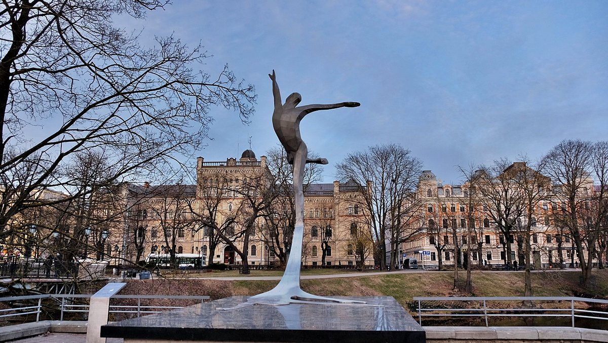 Памятник  балетному танцовщику Марису Лиепa - wea *