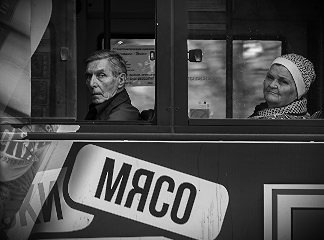 Из жизни народа. Городской автобус - Олег Семенов