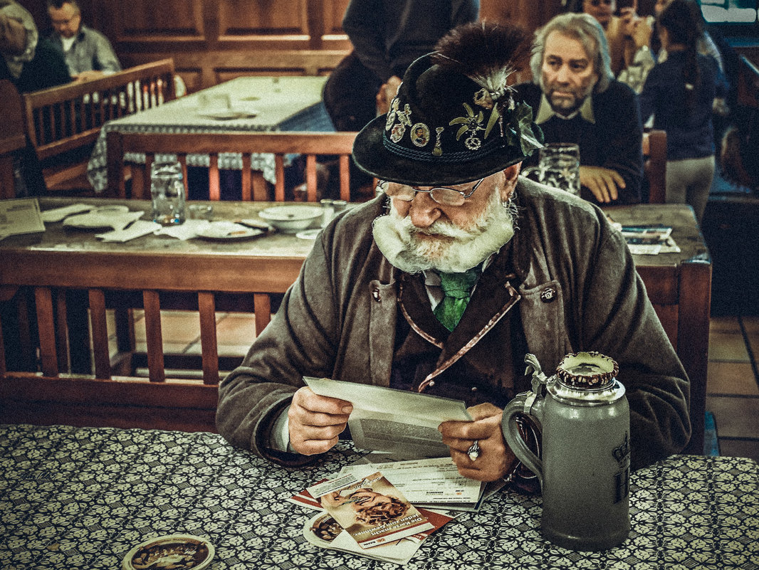 Однажды в Мюнхене...Знаменитая «Придворная пивоварня» «Hofbräuhaus». - Александр Вивчарик