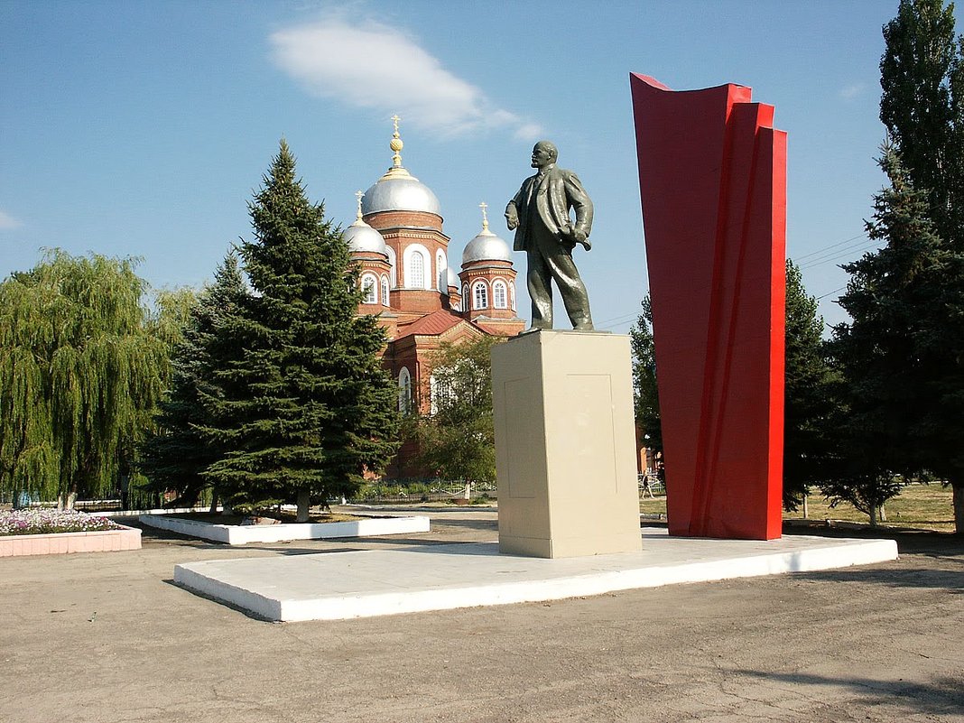 На центральной площади в Пугачеве - MILAV V