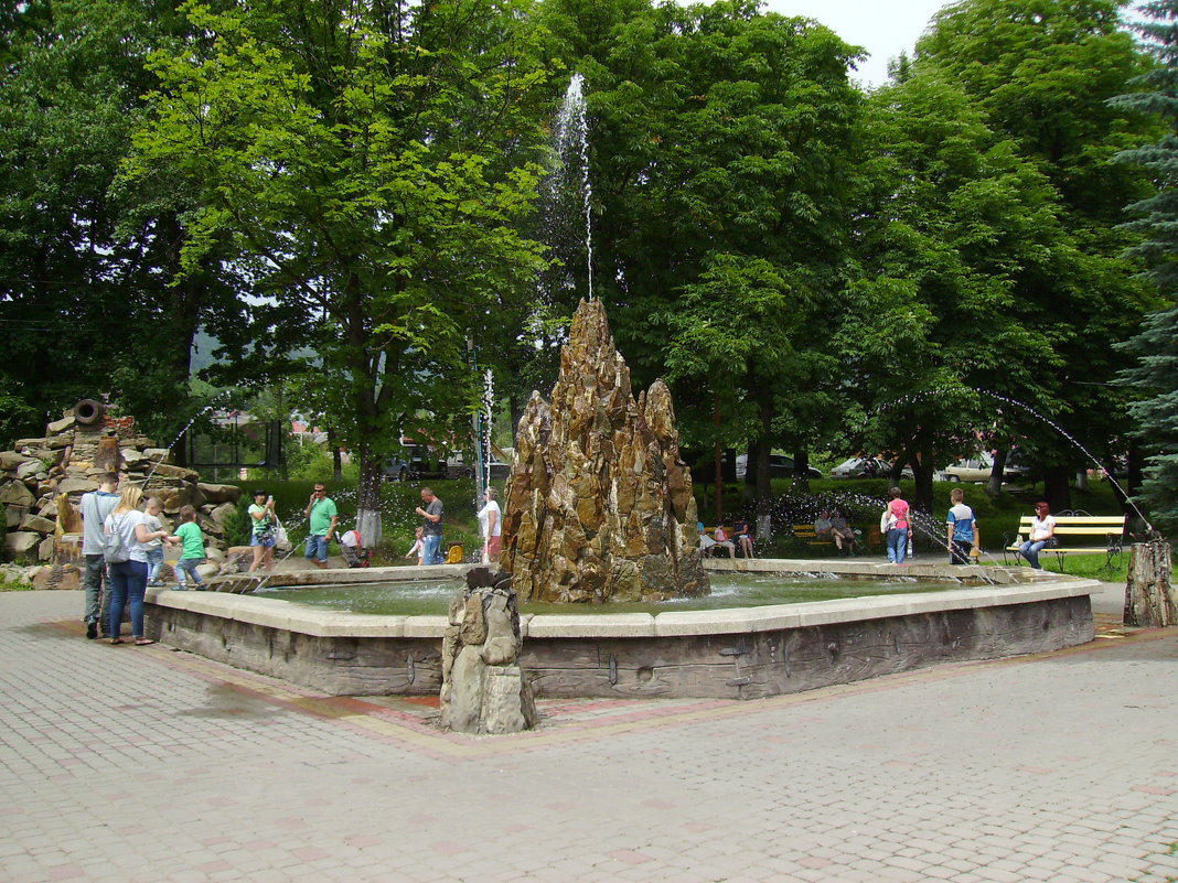 Декоративный  фонтан  в   Яремче - Андрей  Васильевич Коляскин