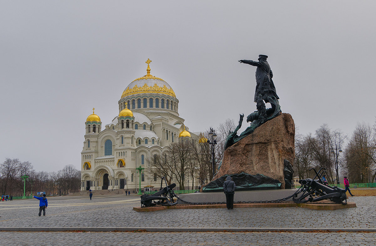 Памятник Макарову на Якорной площади - Galina 
