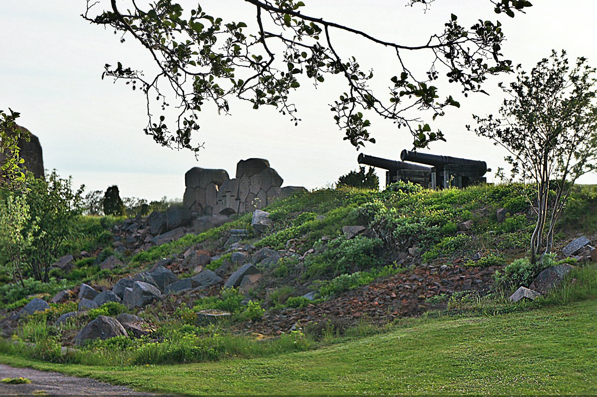 Остатки крепостной стены, обращенной к заливу Лумпарн - Елена Павлова (Смолова)
