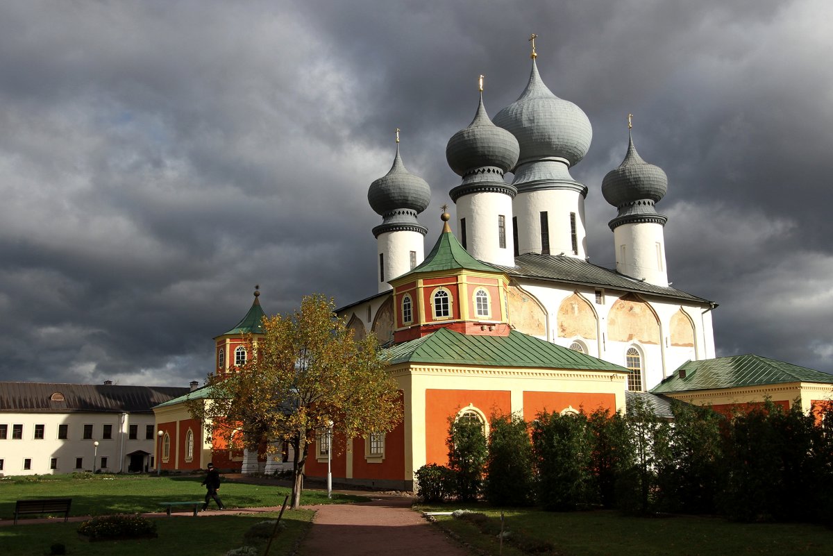 Тихвинский Богородичный Успенский монастырь панорама