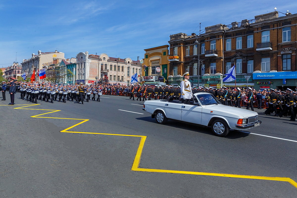 Юные нахимовцы открывают парад во Владивостоке - Абрис 