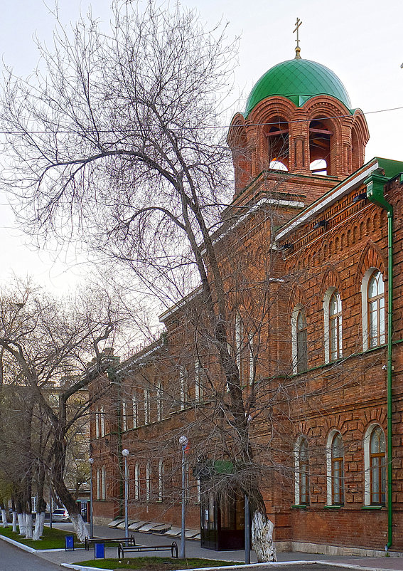Историческое здание Оренбургского духовного училища (2). - Elena Izotova
