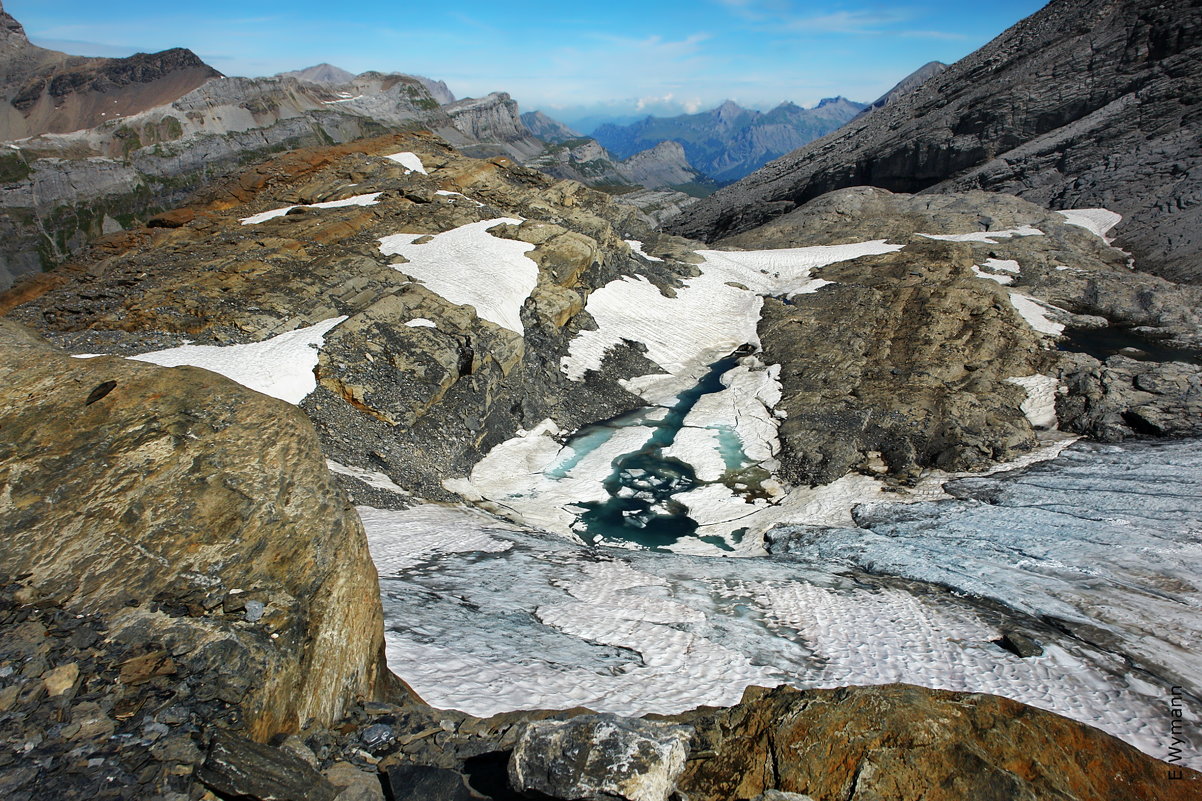 небольшой ледник и ледниковое озерцо - Elena Wymann