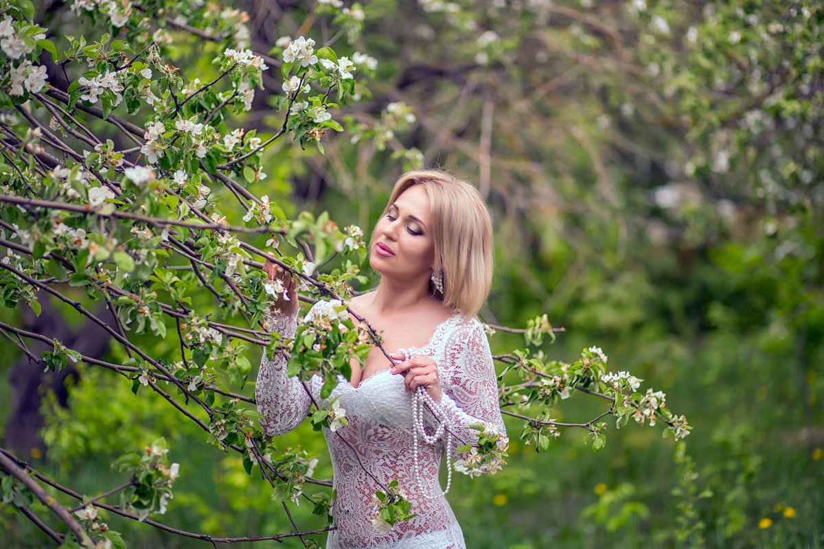 Девушка в цветах - Kristina Ipatova