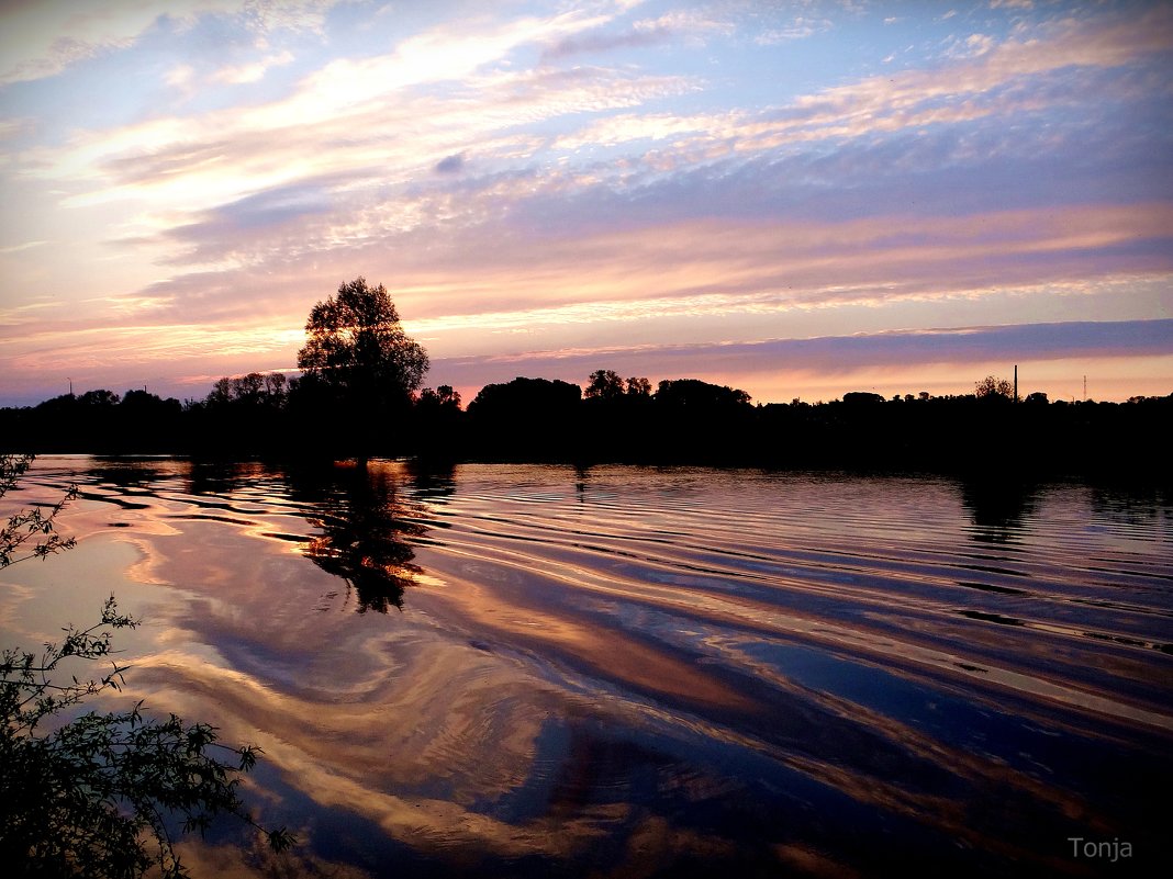 Закат на небе и в реке.. - Антонина Гугаева