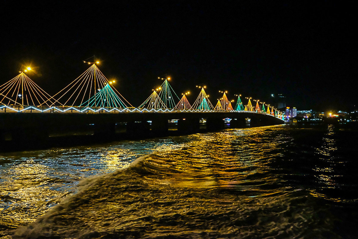 Мост через реку Шонг Кай - Олег 