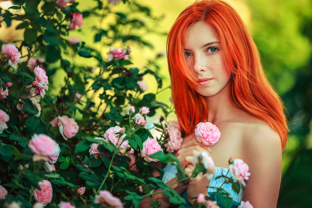Цветы и девушка - Сергей Морозов