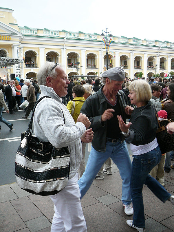 Танцы на асфальте. - Senior Веселков Петр