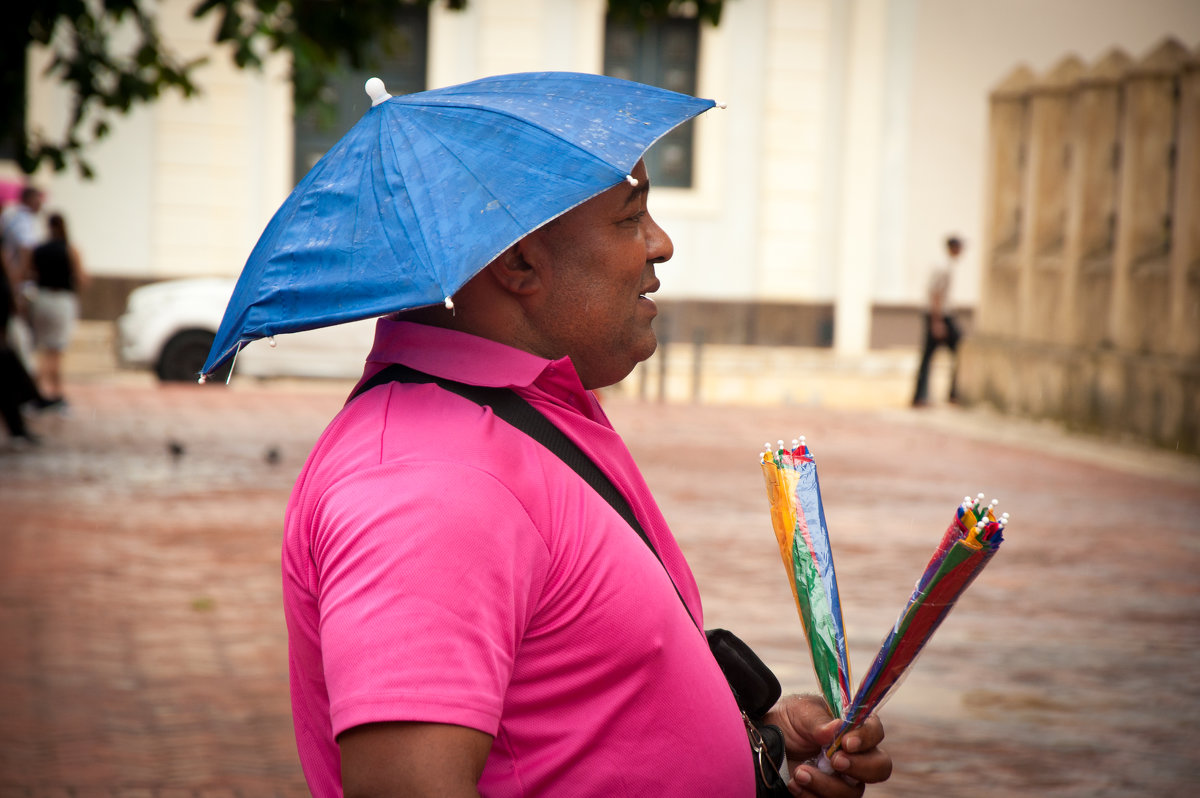 Продавец зонтиков в Санто-Доминго - Alexander Petrukhin 