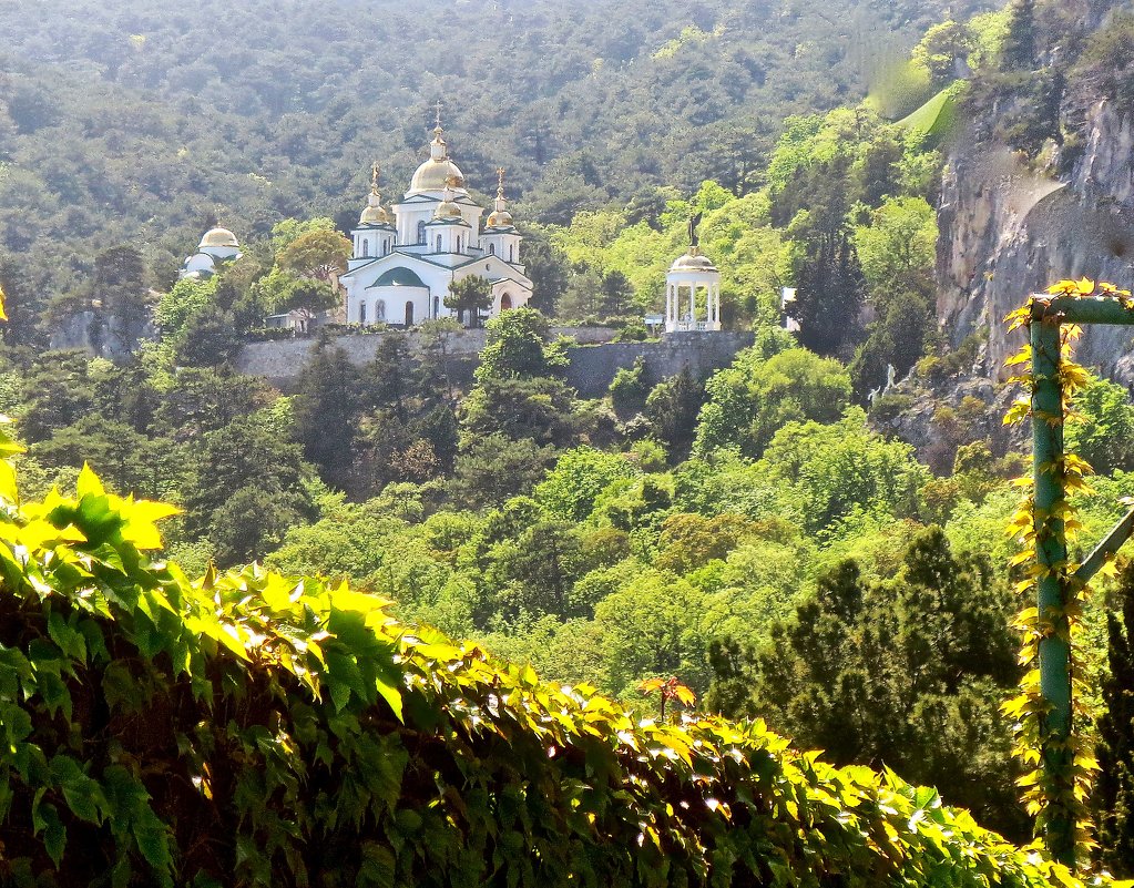 церковь в Крымских горах - Елена 