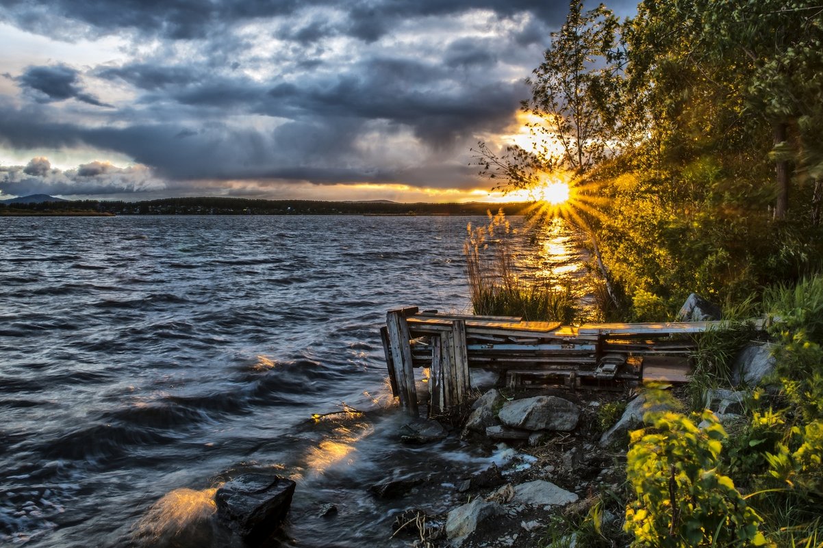 Sunset on the lake - Dmitry Ozersky