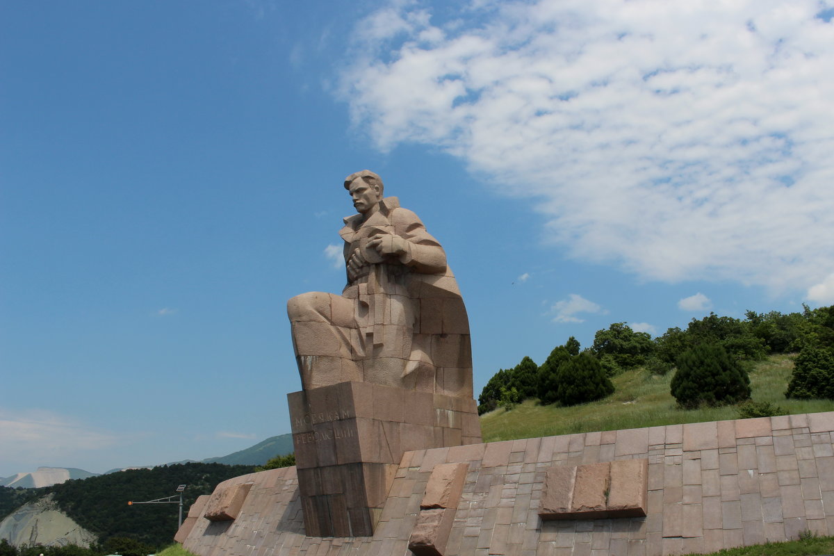 Памятник "Морякам революции" - Людмила Монахова
