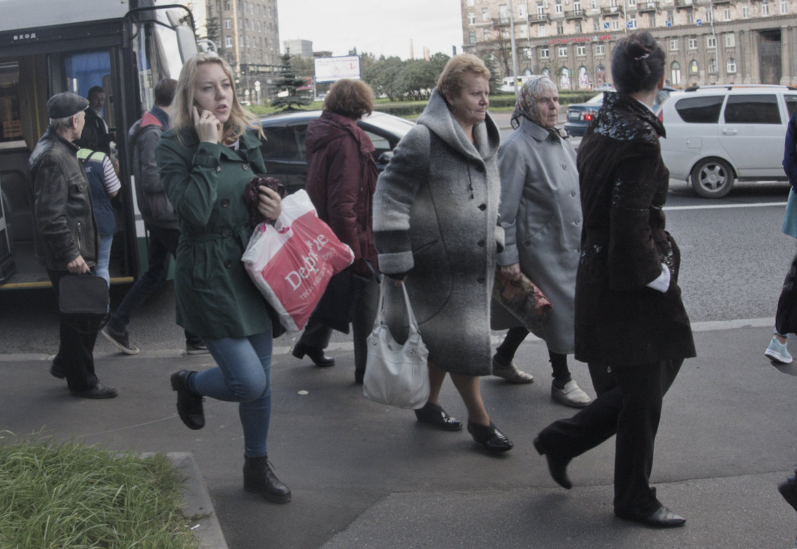 Автобус не сломался, в него легковуха въехала.. - Александр Русинов