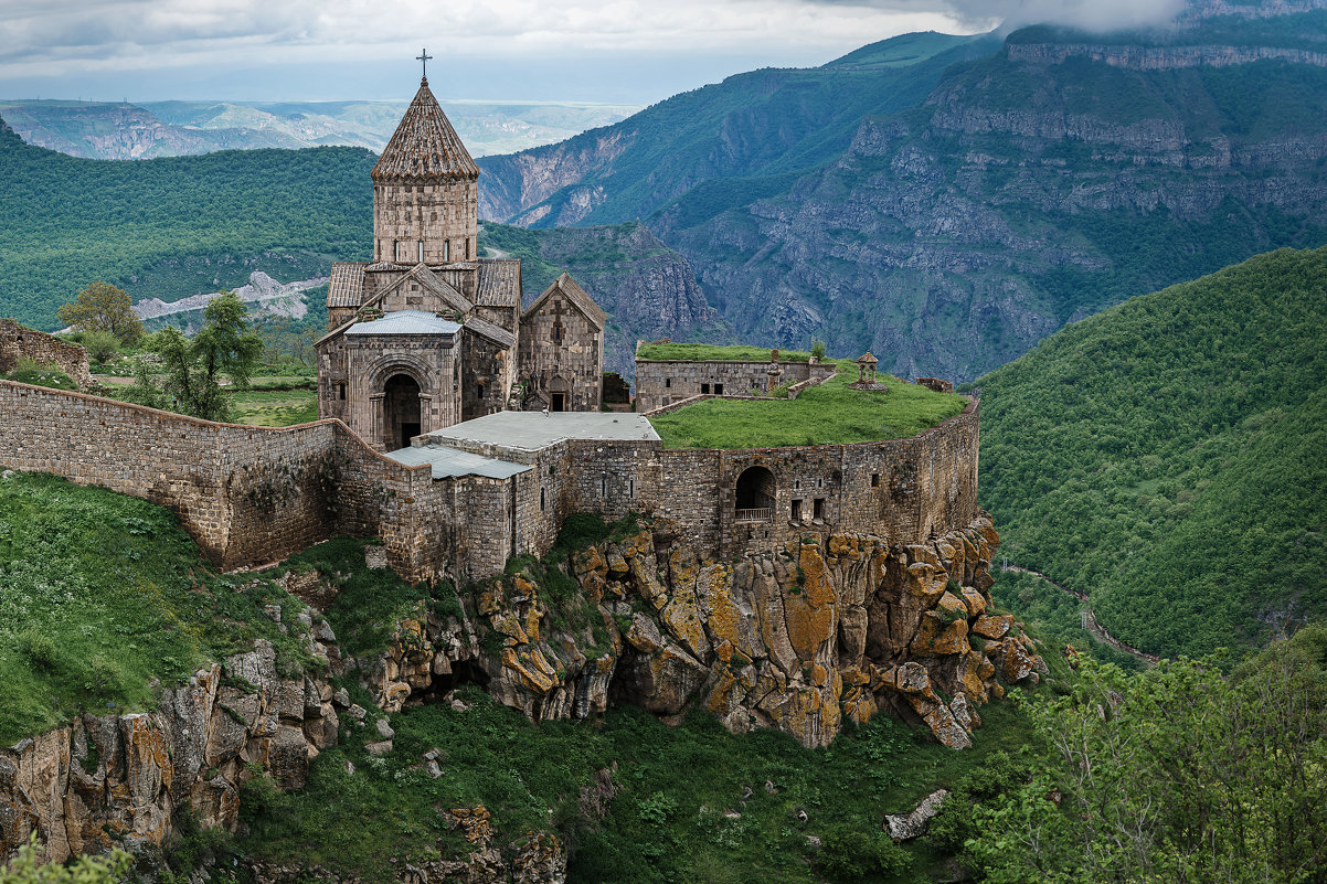Армения. Татевский монастырь (IX—X век) - Борис Гольдберг