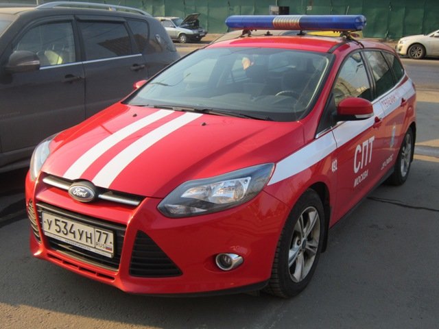Красная машина с белой полосой - Дмитрий Никитин
