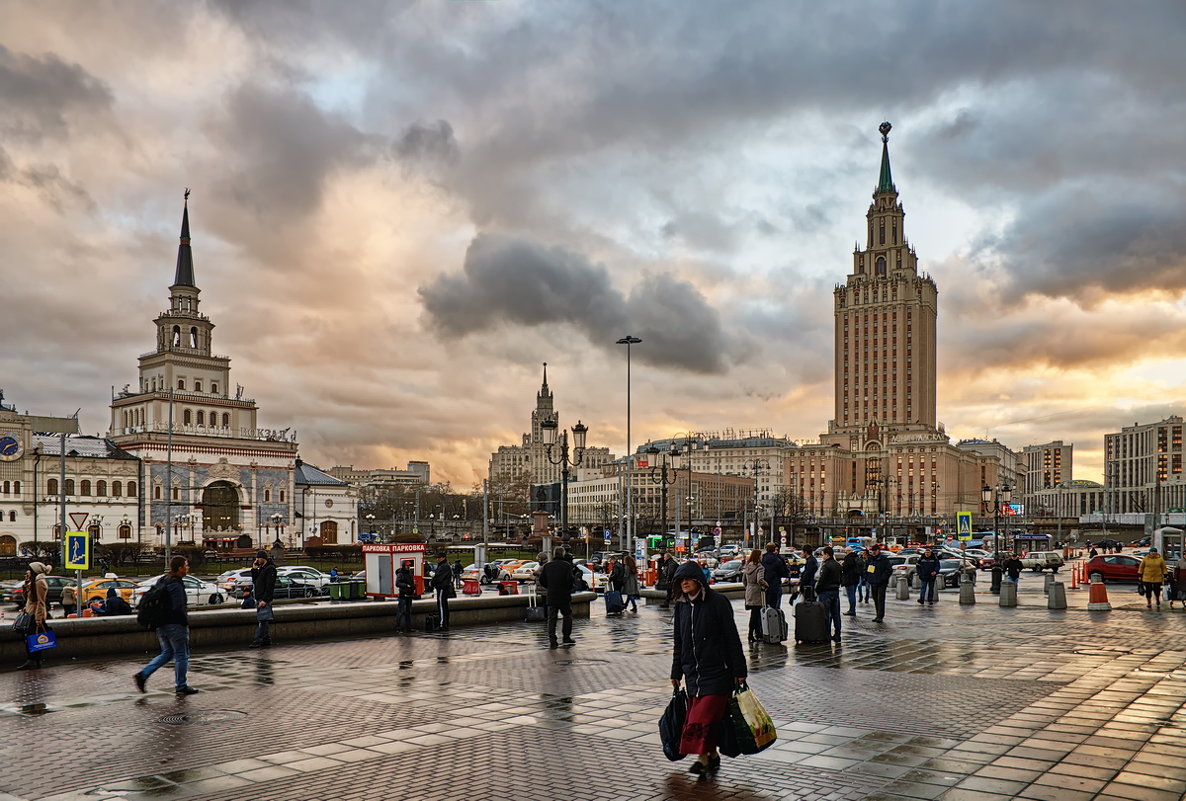 Просто так, просто красивое небо над Москвой. - Алексей Некрасов