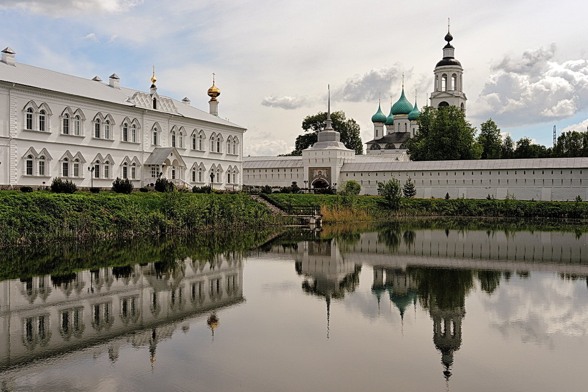 Толгский монастырь осень