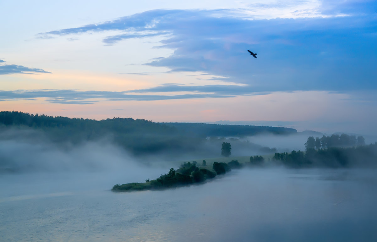 Туманное утро на озере Усовка - Константин Батищев