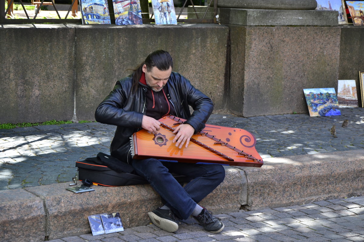 Уличный музыкант в Питере - Alexandr Yemelyanov