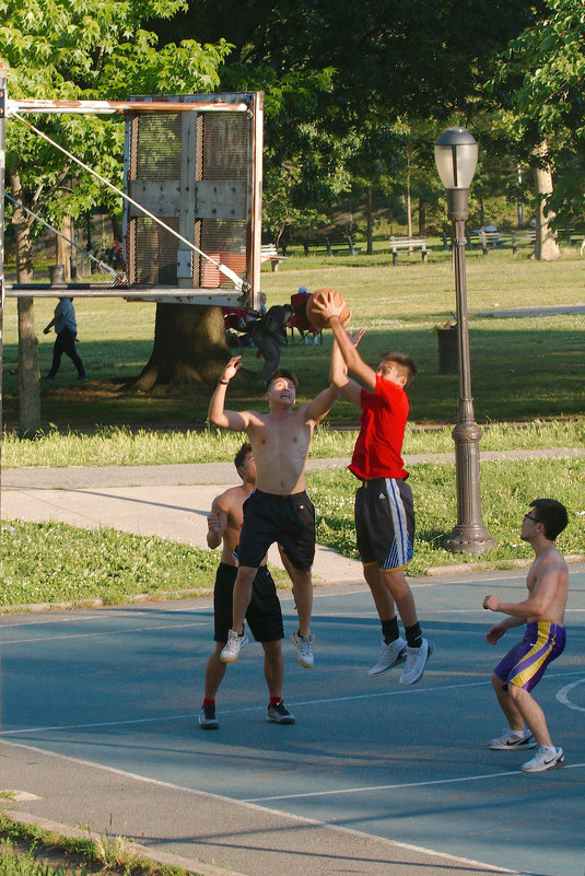 Баскетбол в парке. Ч. 2 - Олег Чемоданов