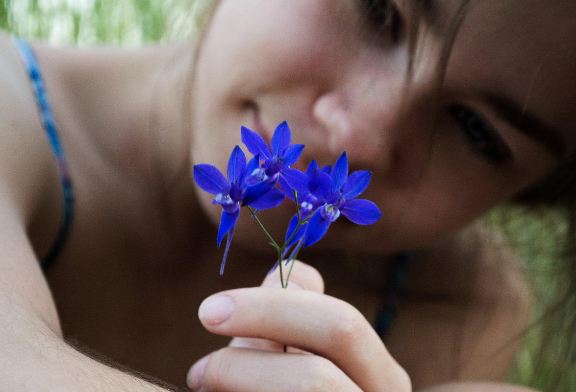 Девушка с цветком - Алиса Нелеп