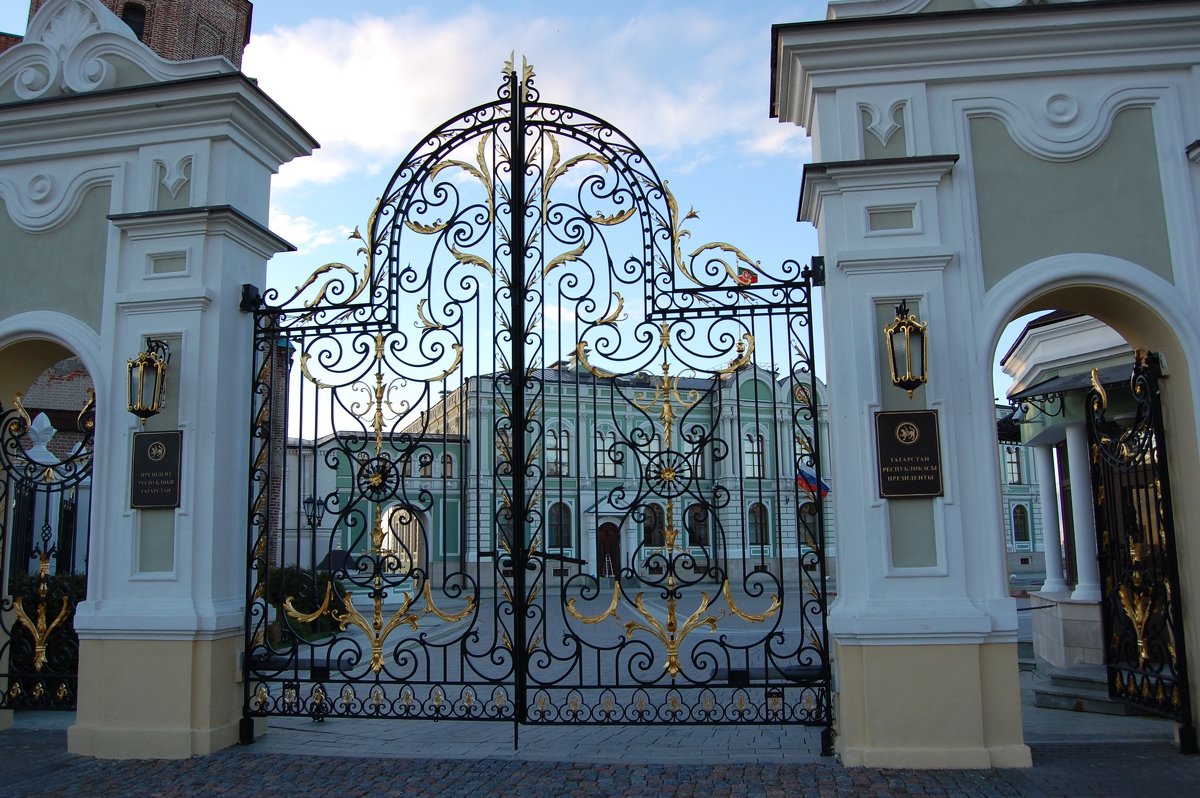 Ворота резиденции президента Татарстана. - Надежда 