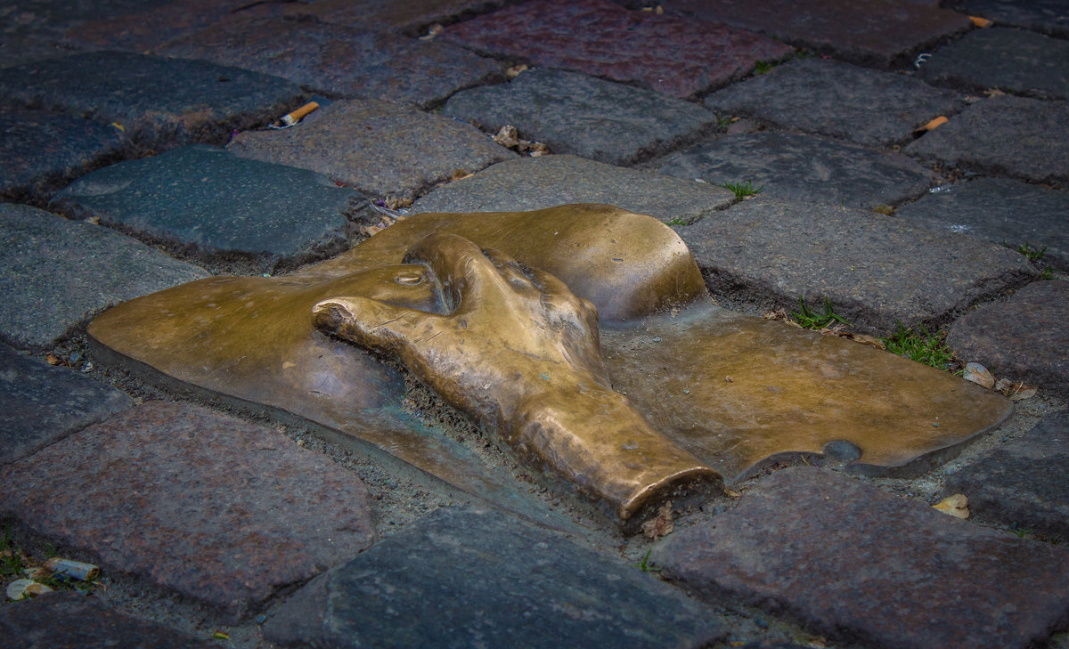 Амстердам.Памятник погибшим жрицам любви - Александр 