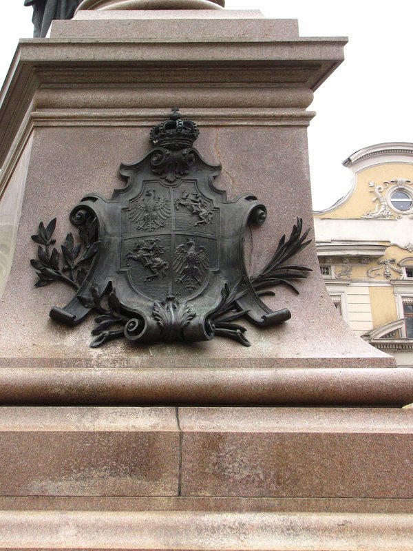 фрагмент памятника Адаму Мицкевичу - super-krokus.tur ( Наталья )