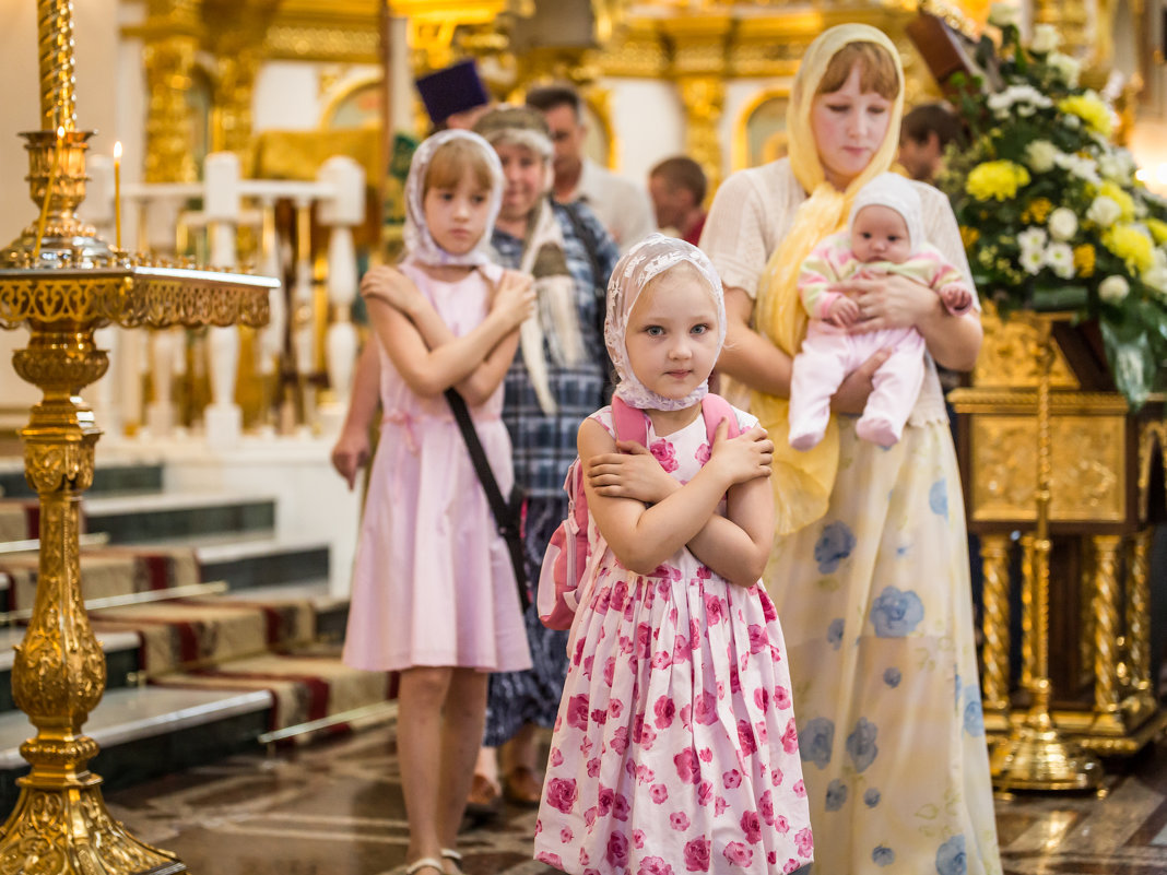 Дети в храме - Олег Лунин